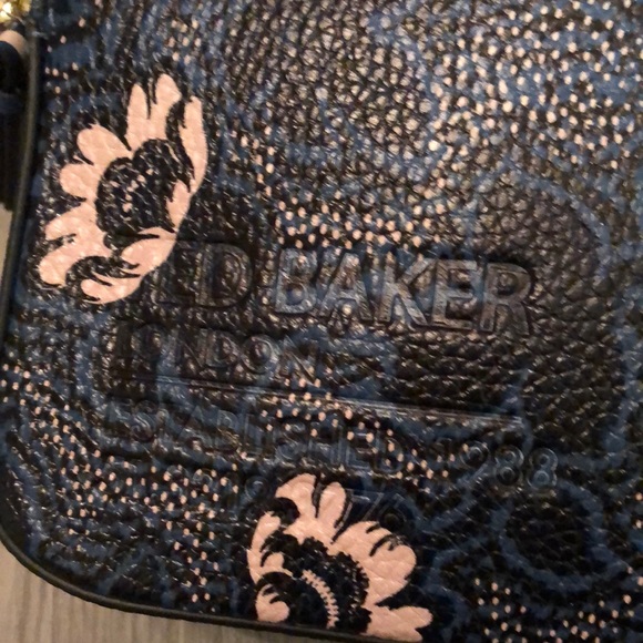 Ted Baker London Darlino Leather Graphic Blue Floral Print Camera Bag NWT - Picture 14 of 16